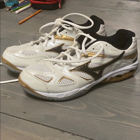 mizuno wave legend gold
